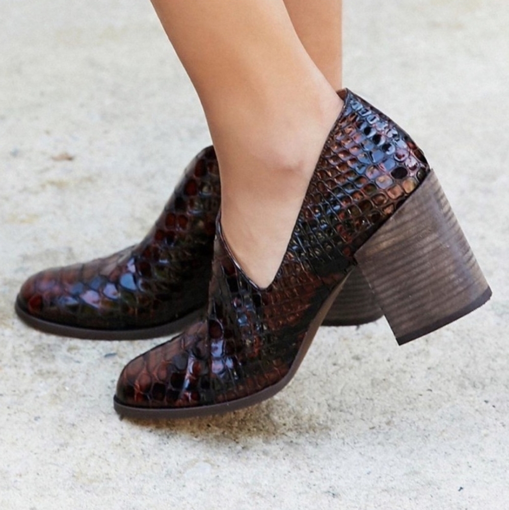 Free People Terrah Croc Embossed Chunky heeled Booties Snake Skin Leather Sz 7.5